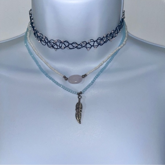 Elegant Multi-Layered chocker Set with Feather Pendant brand new - Picture 2 of 7